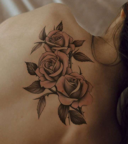 3 roses sur branche et épines