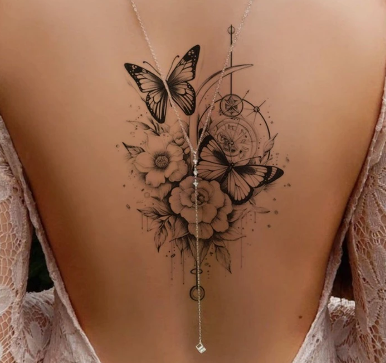 Composition florale avec ornements #1