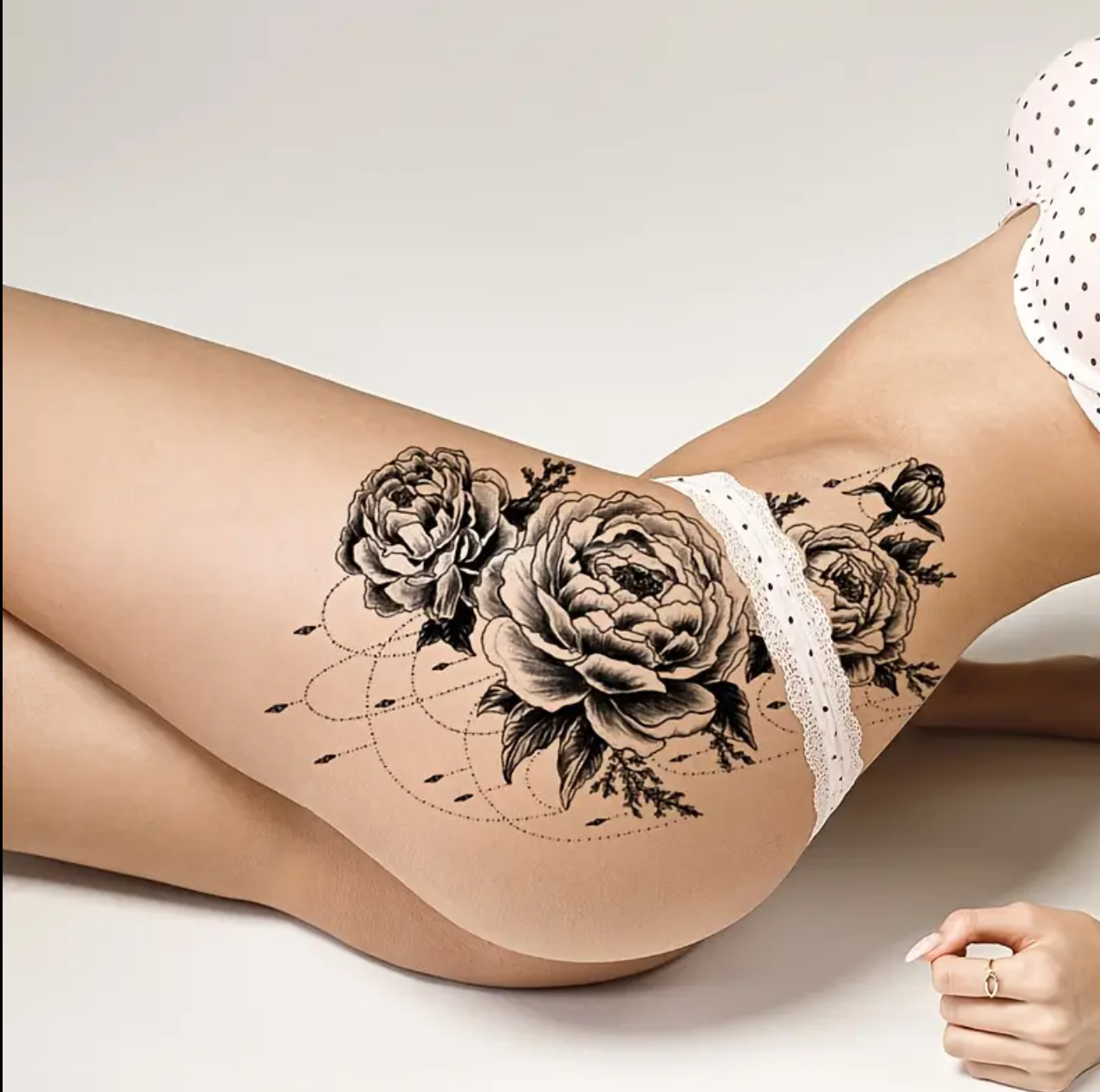Composition florale avec ornements #2