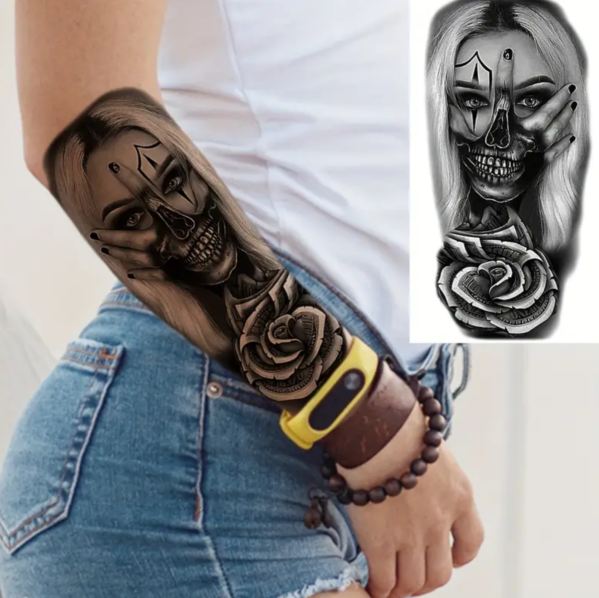Femme tatoué d'une tête de mort