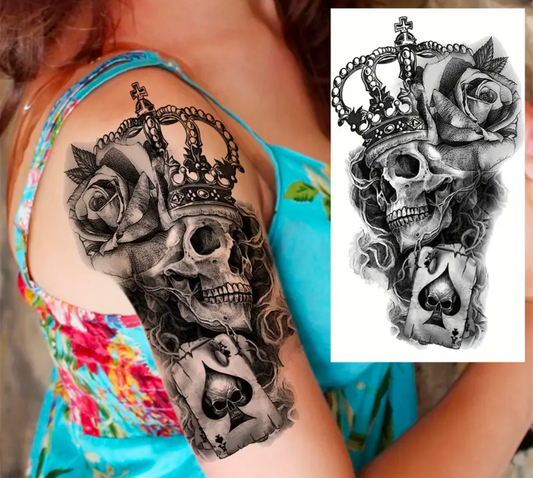 Tête de mort avec couronne et cartes